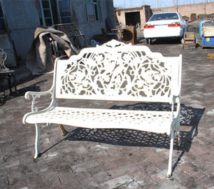 หวายขาวโยนตารางเหล็กและเก้าอี้ / โบราณ Metal Armchair กลางแจ้ง